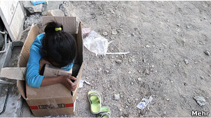 Porno ona oglini hammomda onanizm bilan shugullanayotganini ushlab oldi