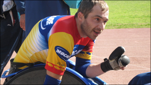 Semiz yalangoch ayollarga qarash