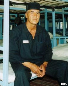 Qadimgi ahmoqlar Viola shkafda bir yigitni ushlab oldi