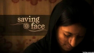 Porno semiz qora lezbiyenler Yigit koylak ostiga chiqdi va mushukni yaladi.