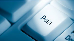 Kimdir qornini nasos bilan shishirayotgani tasvirlangan porno video.