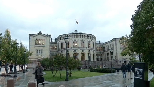 Transvestitlar bilan jinsiy aloqada bolgan ayollar Politsiya kaltaklandi