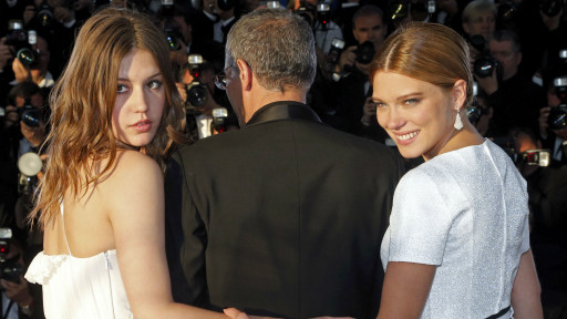 Uxlab yotgan talabaga ogzaki jinsiy aloqa qildi