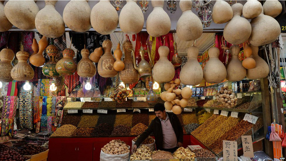 Mobil porno (bizni porno) Jinsiy aloqa sizning uyingizda massajchini sikadi