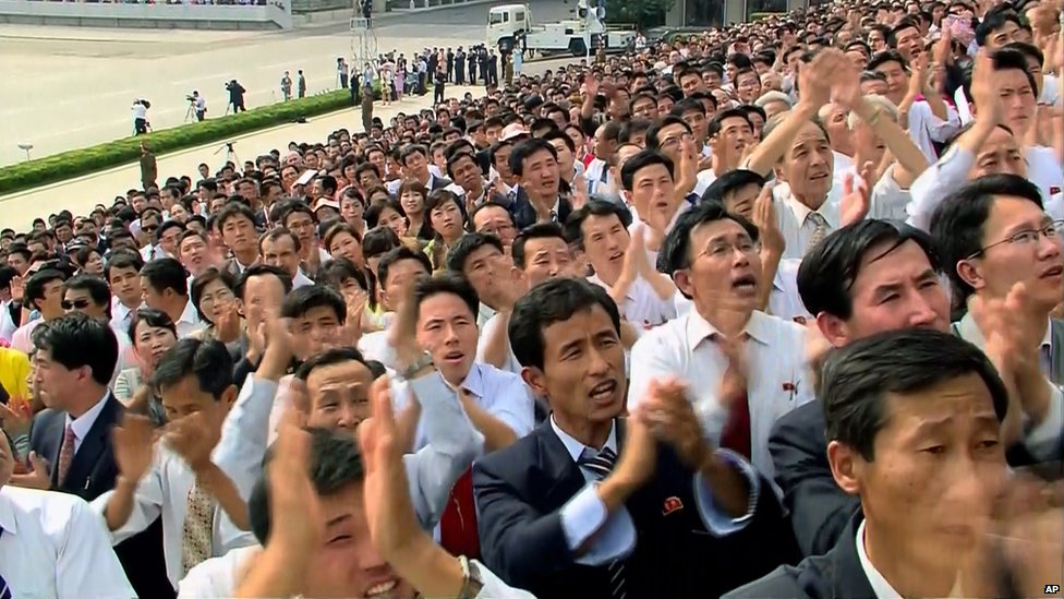 图辑：朝鲜国庆日举行民兵阅兵式- BBC News 中文