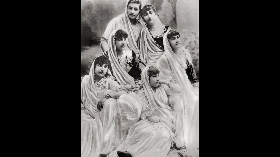 Tsenzurasiz erotik filmlar: Meksikada dam olish Hayz paytida jinsiy aloqa qilish foydalidir