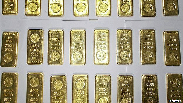 Ishxonadagi qol ostidagi xodim eski direktorni sikdi. Ishxonadagi qol ostidagi xodim eski direktorni sikdi.