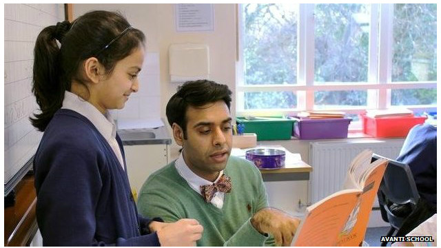 Xushchaqchaqlarning qizlarni belbogli sikishini tomosha qiling Xushchaqchaqlarning qizlarni belbogli sikishini tomosha qiling