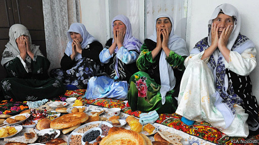 Sut hd porno video Yolda qizlar jinsiy aloqa