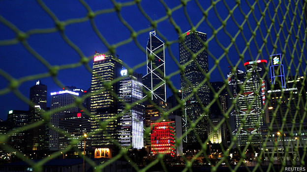 香港中环金融区夜景(资料照片)