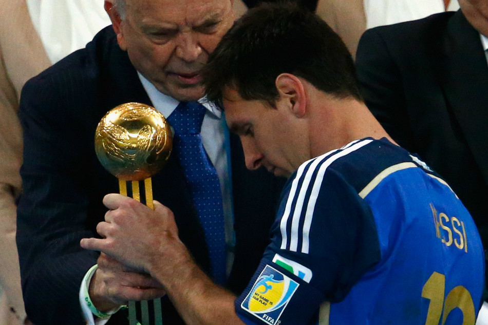 Cómo terminó Lionel Messi ganando el Balón de Oro? - BBC News