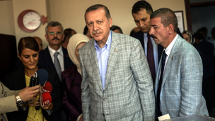 ‮العالم‬ - ‭BBC Arabic‬ - ‮إردوغان يفوز بالانتخابات الرئاسية في تركيا‬