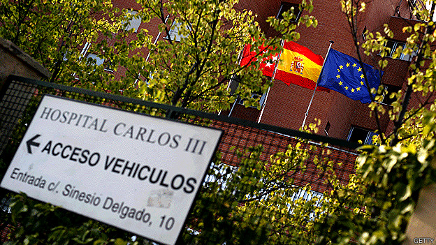 Entrada del Hospital Carlos III en Madrid
