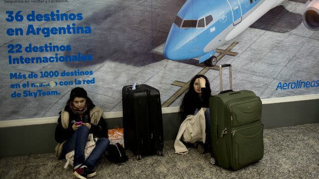 Pasajeros estancados en el aeropuerto de Buenos Aires
