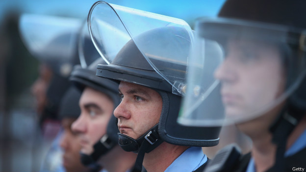 Policiais em Ferguson. Credito: Getty