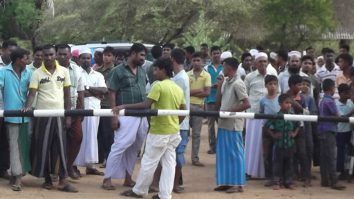 2012இல்  கருமலையுற்று நுழைவாயில் பொதுமக்கள் தடுக்கப்பட்ட போது