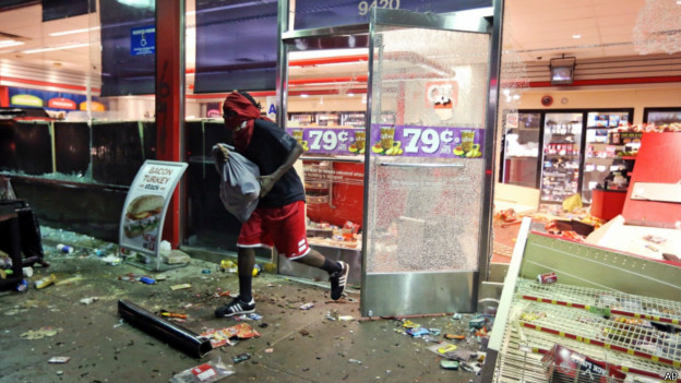 140820072446_ferguson_looting_624x351_ap.jpg