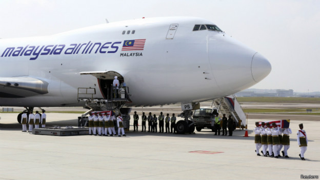 Самолёт в аэропорту Куала-Лумпура