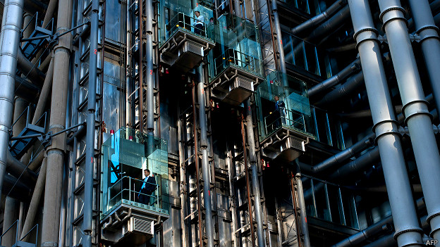 Ascensor en el exterior del edificio Lloyd’s, en Londres