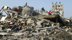 ‮الشرق الأوسط‬ - ‭BBC Arabic‬ - ‮مقتل 8 فلسطينيين في تواصل الغارات الإسرائيلية على غزة‬