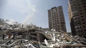 ‮الشرق الأوسط‬ - ‭BBC Arabic‬ - ‮مقتل 14 فلسطينيا في تواصل الغارات الإسرائيلية على غزة منذ ليلة السبت‬