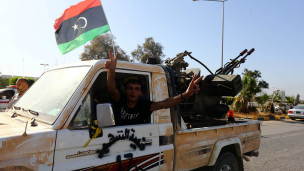 ‮شارك برأيك‬ - ‭BBC Arabic‬ - ‮ما الذي قد يدفع مصر و الإمارات إلى التدخل في ليبيا؟‬