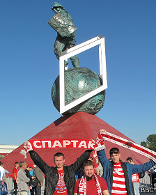 140906001059_spartak_fans_monument_224x2