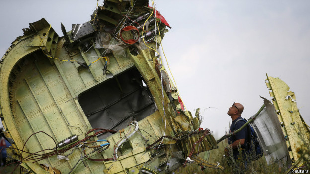 На месте падения малазийского самолета