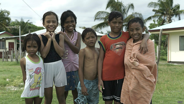 Família que vive em Pagasa / Crédito: BBC
