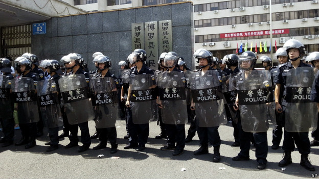 惠州博羅縣政府前防暴警察列隊（14/9/2014）