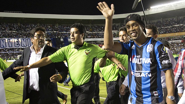 Roandlinho durante su presentación como futbolista del Querétaro. Foto Getty Images.