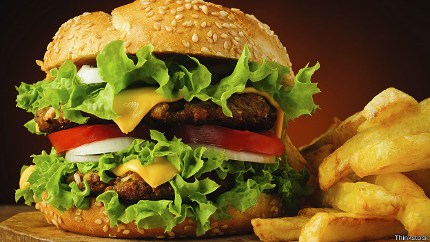 http://a.files.bbci.co.uk/worldservice/live/assets/images/2014/09/16/140916090326_fast_food_cheeseburger_624x351_thinkstock.jpg
