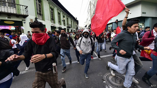 Opositores, Ecuador