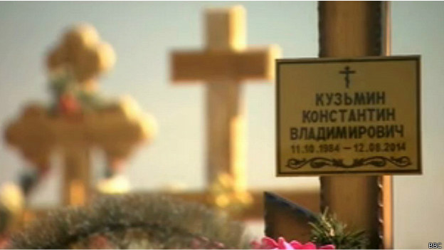 Могила российского солдата, чью гибель расследовала съемочная группа Би-би-си