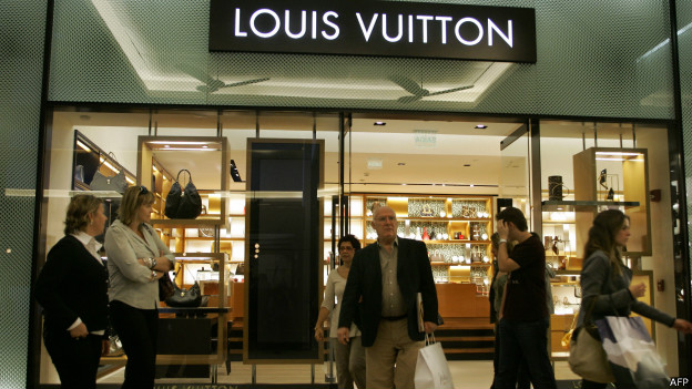 Clientes de loja de luxo (AFP)