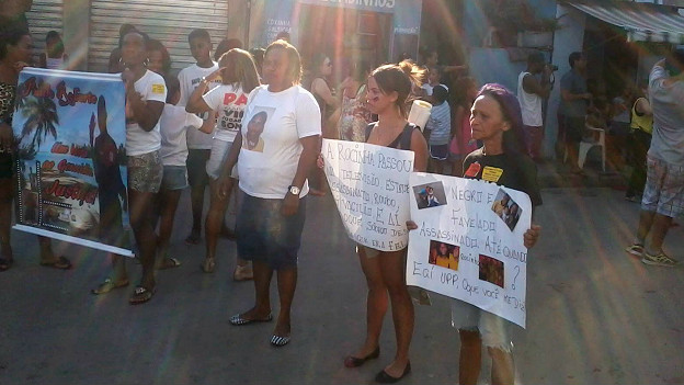Protesto de mães de vítimas de policiais em Manguinhos