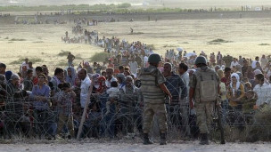‮الشرق الأوسط‬ - ‭BBC Arabic‬ - ‮تركيا تسمح بعبور أكراد سوريين إلى داخل أراضيها‬