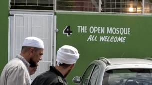 ‮العالم‬ - ‭BBC Arabic‬ - ‮إغلاق مسجد  يتقبل المثليين  بجنوب افريقيا‬