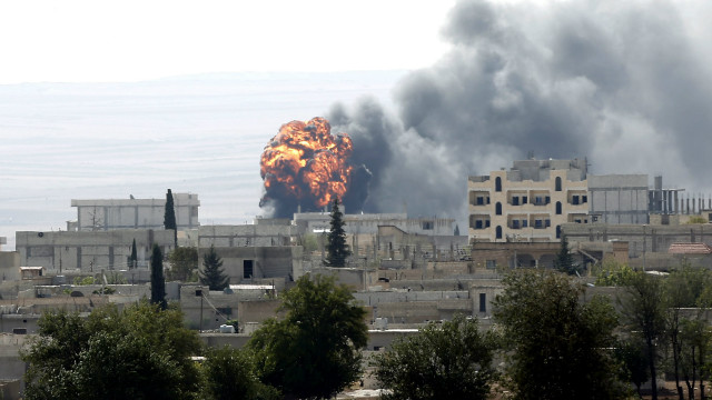 تركيا تتعهد بمنع سقوط مدينة كوباني السورية بأيدي  الدولة الإسلامية   - BBC Arabic
