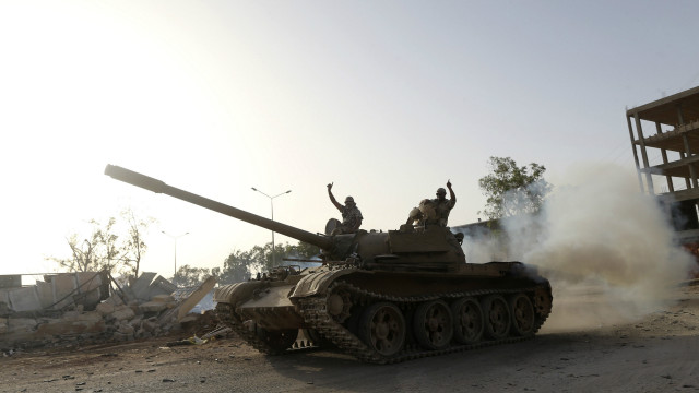 مصر تنفي مشاركتها في القتال الدائر في بنغازي  - BBC Arabic