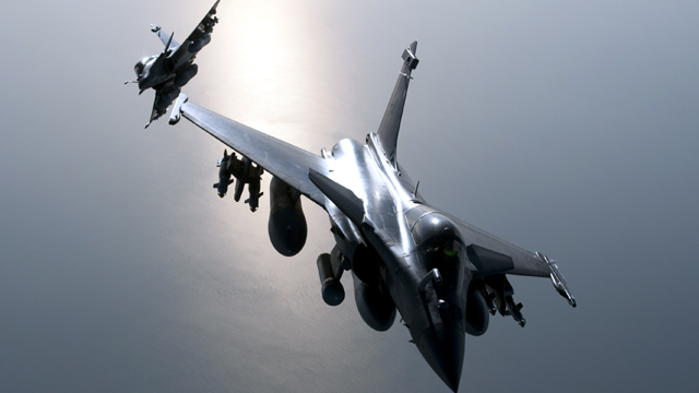 الطيران الفرنسي  يدمر مستودعات أسلحة  لتنظيم  الدولة  في العراق - BBC Arabic