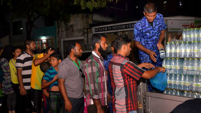141205155739_maldives_water_crisis_court