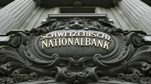 البنك الوطني السويسري يخفض معدل الفائدة سلبيا إلى 0.25 في المئة - BBC Arabic