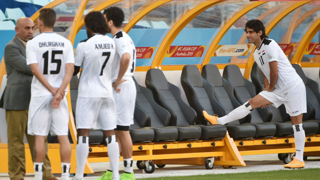 الاتحاد الآسيوي يرفض اعتراض إيران على لاعب عراقي، والايرانيون يشكون حكم المباراة - BBC Arabic