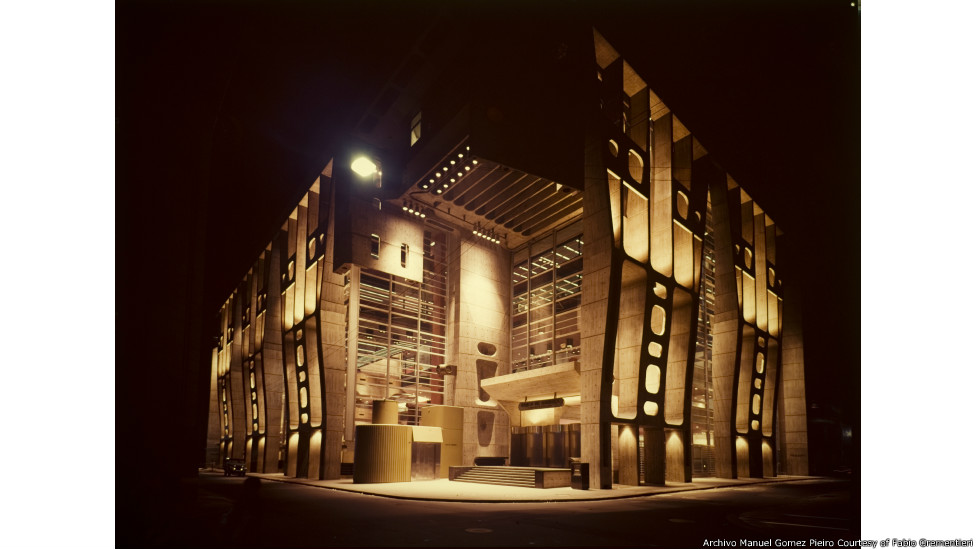 Clorindo Testa. Banco de Londres e da América do Sul. Buenos Aires, Argentina, 1959-1966. © Archivo Manuel Gomez Piñeiro, cortesia de Fabio Grementieri