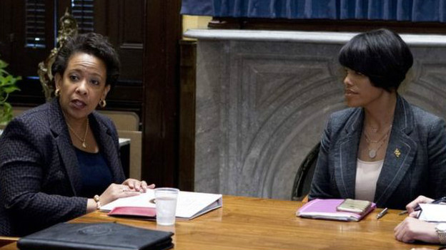 Jaksa Agung AS Loretta Lynch dan Walikota Baltimore Stephanie Rawlings-Blake 
