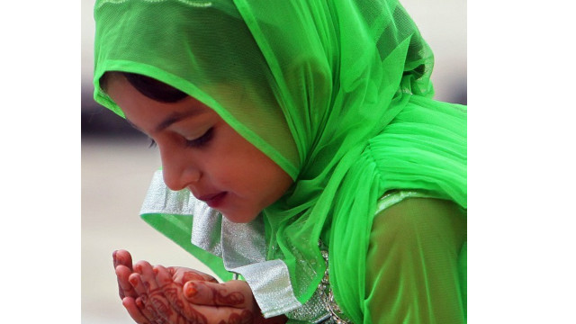 Yosh ayol bilan porno