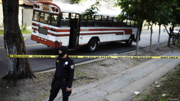 Paro forzado de transporte en El Salvador