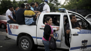 Paro forzado de transporte en El Salvador