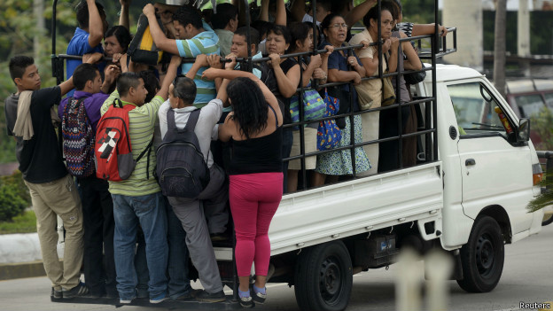 Paro forzado de transporte en El Salvador